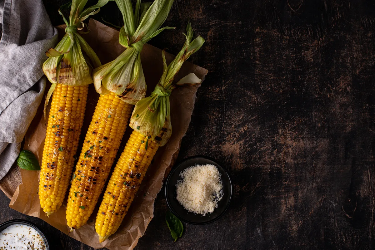 Grilled corn cobs