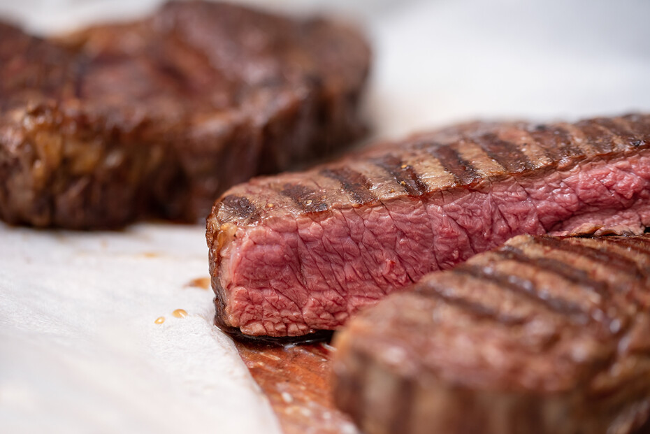 how-long-can-cooked-steak-sit-out-smilling-kitchen