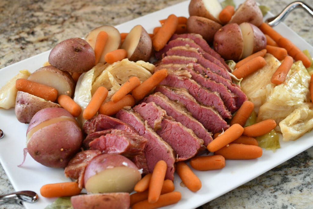 how-long-can-cooked-beef-sit-out