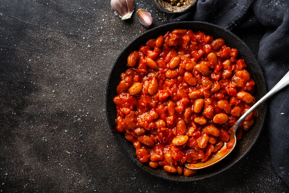Baked beans with tomato sauce