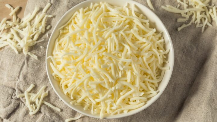 How To Shred Mozzarella [4 Easy Methods]