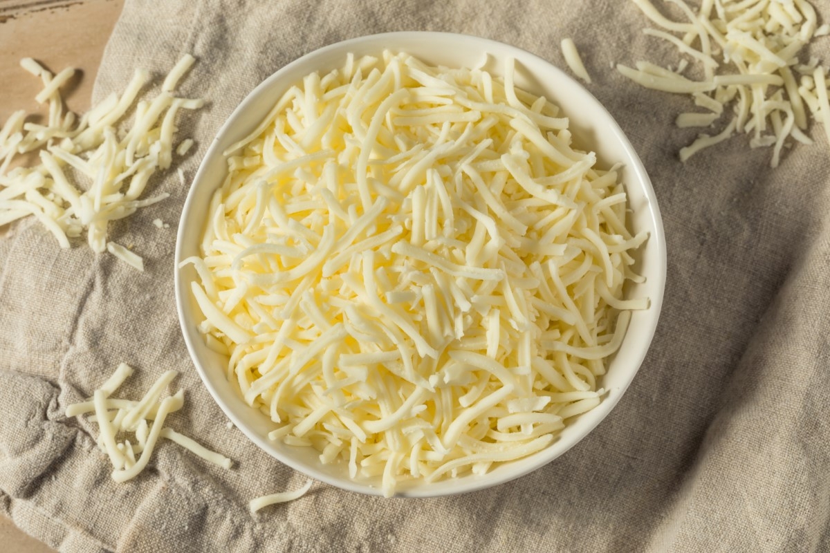 How To Shred Mozzarella [4 Easy Methods]
