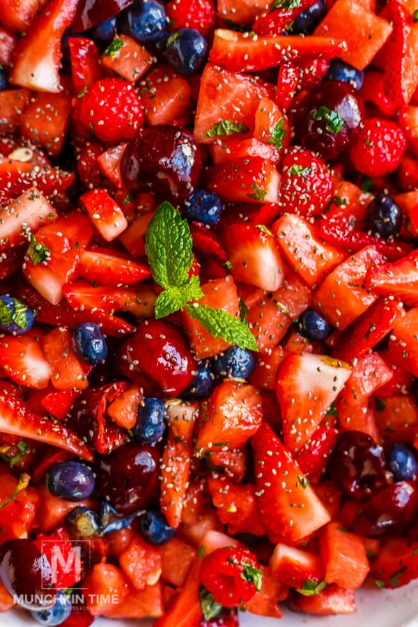Refreshing Watermelon Salad Recipe It Is So Good Watermelonsalad Fruitsalad Strawberrysalad Blueberry Cherryrecipe 3572.jpg