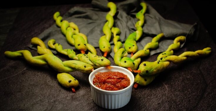 Blog 200913 Snakebreadstickshalloween 25998.jpg